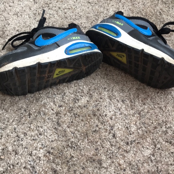 Nikes - Picture 2 of 4